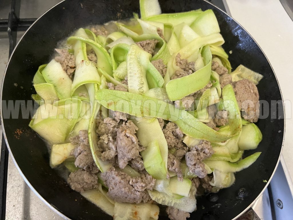 Как приготовить кабачки с фаршем на сковороде
